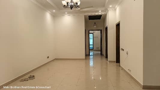 10 Marla Luxurious House for Rent