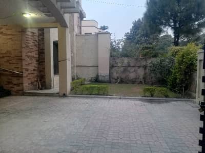 2 Floors (Ground + 1st) Available for Rent