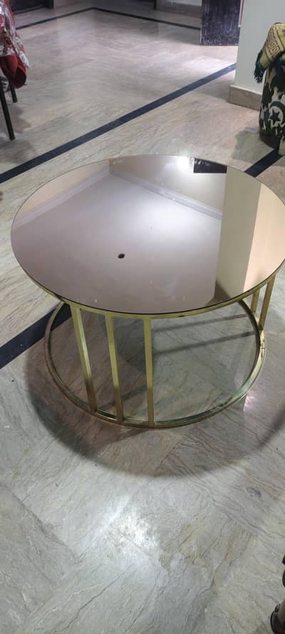 goldan table size 2.5by 2.5