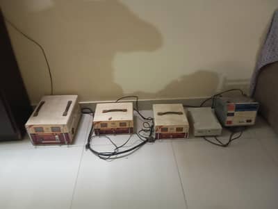 Universal stabilizers of different capacities