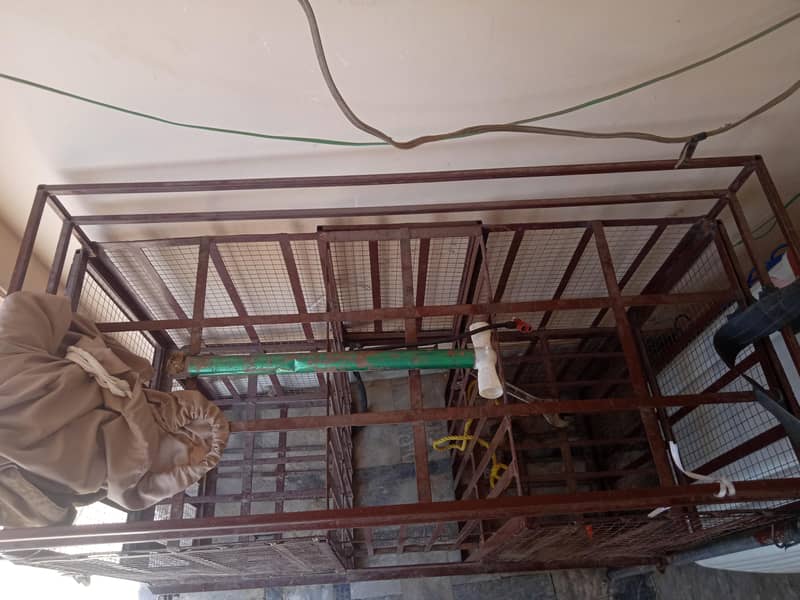 سیلز مین کے لیے لوہے کا جنگلہ 1