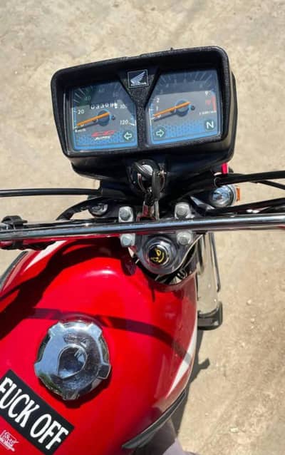 Honda 125 bilkul new condition.