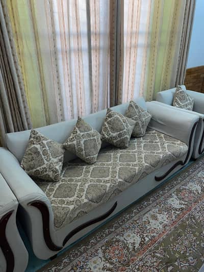 Stylish 1+1+3 Sofa Set – Excellent Condition