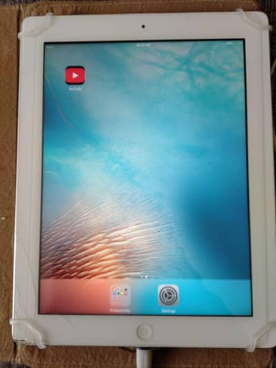 Apple ipad 4 WIFI - YouTube Use- Good Battery - Apple ID locked