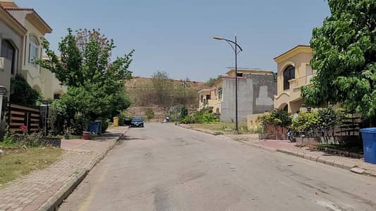 11 Marla main boulevard I Avenue Level and Solid Land Plot for sale. Dem 105 Lacs.