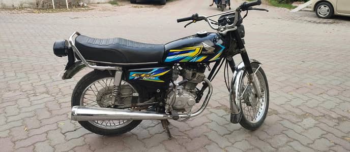 Honda 125 neat and clean condition no damage no accidental