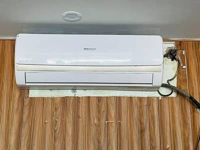 AC for sale 1.5 tun in good condition 3 season use very lwo price