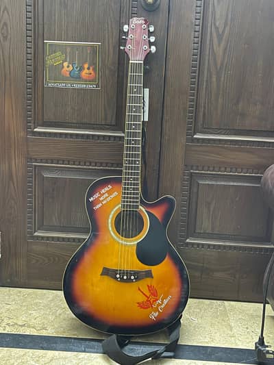 Bolo original guitar in new condition 10by10 0/3/2/4/1/8/5/0/6/5/9