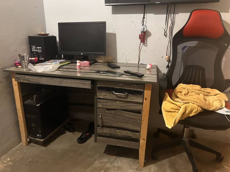 Full setup. CPU LCD chair table 7