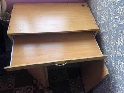 Computer table for sale
