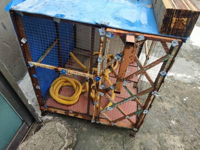 hen cage in good condition
