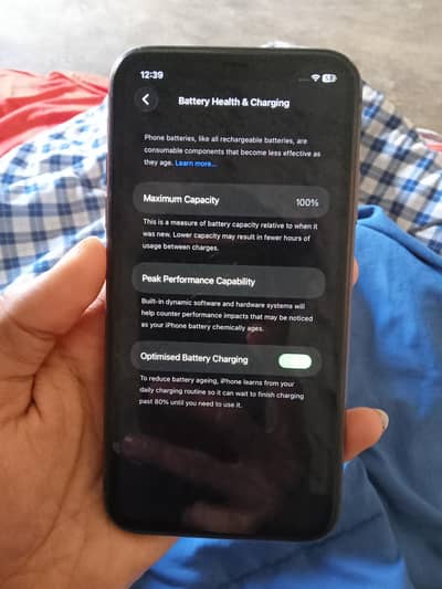 i phone 11 sale SIM locked  100% health all genuine 10/10