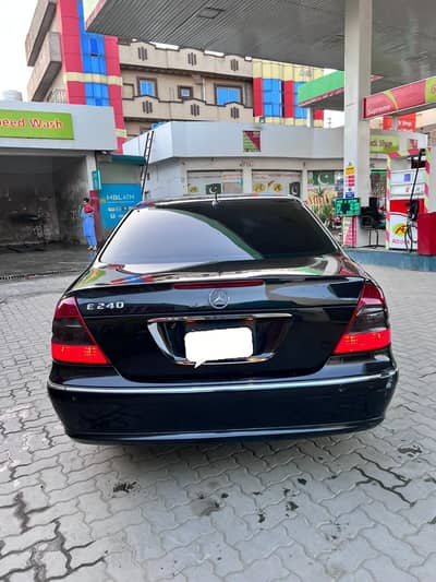 Mercedes Benz E240
