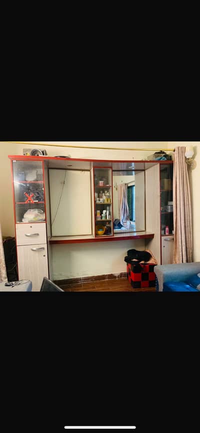 BEAUTY PARLOUR DEVIDER URGENT SELL