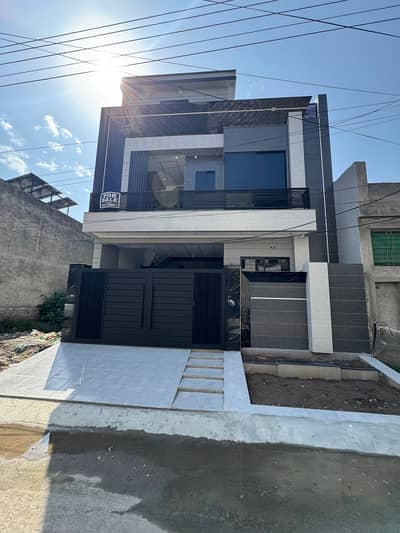 PRIME LOCATED 5 MARLA BRAND NEW HOUSE