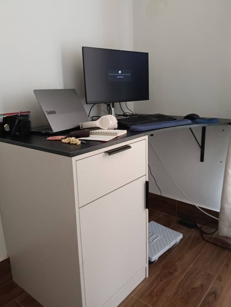 Work/Study table (perfect for room corner) 1