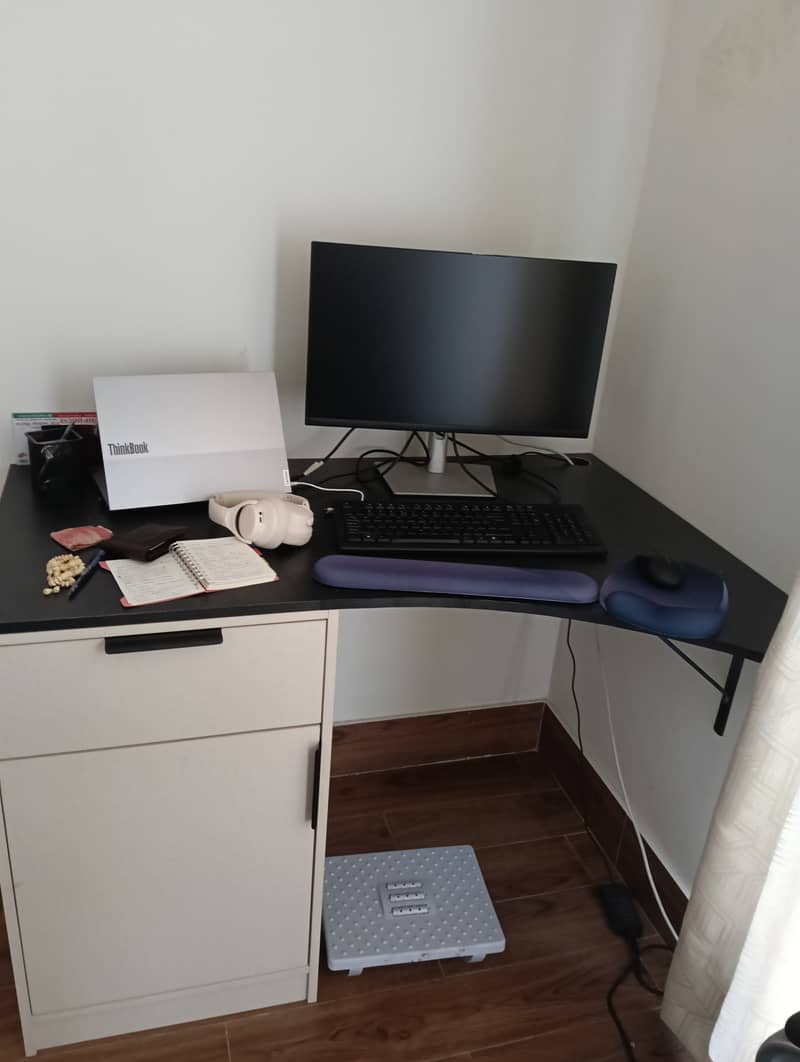 Work/Study table (perfect for room corner) 2