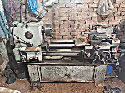 Lathe machine 5.5 foot with 8 inch throw chuck 2.5 inch hallow