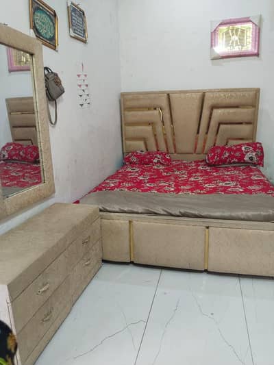 urgent sale bed set mukaml ghr m Thori jga hony ki wja s