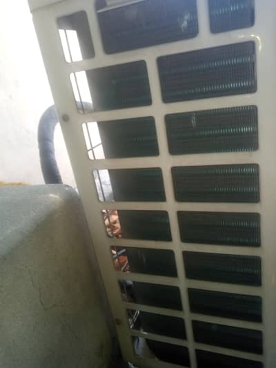 Hair AC 1 ton good condition