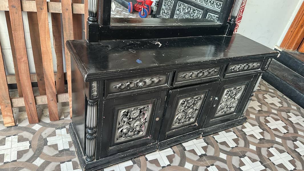 Chinioti Bed & dressing 2