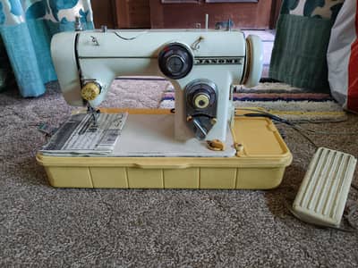 JANOME SEWING MACHINE MODEL 672