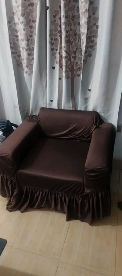5 seater Sofa set for sale in good condition with sofa covers