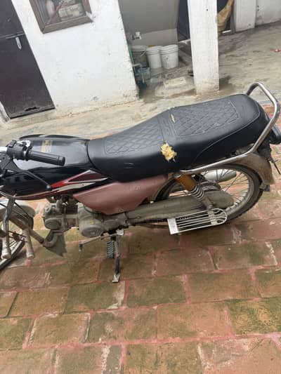 Honda cd 70 pack engin kafi time sa use kr rha ho bulkul ok ha