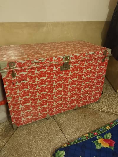 Sell both storage box and dressing table