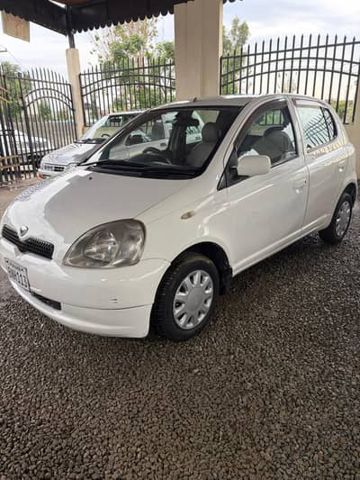 vitz car for sale Original 1.3, model 2000 and 10 Register