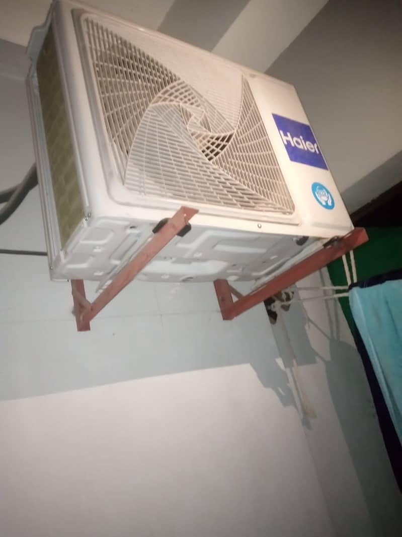 NON INVERTER USED SPLIT AC CONDITION NEW 3