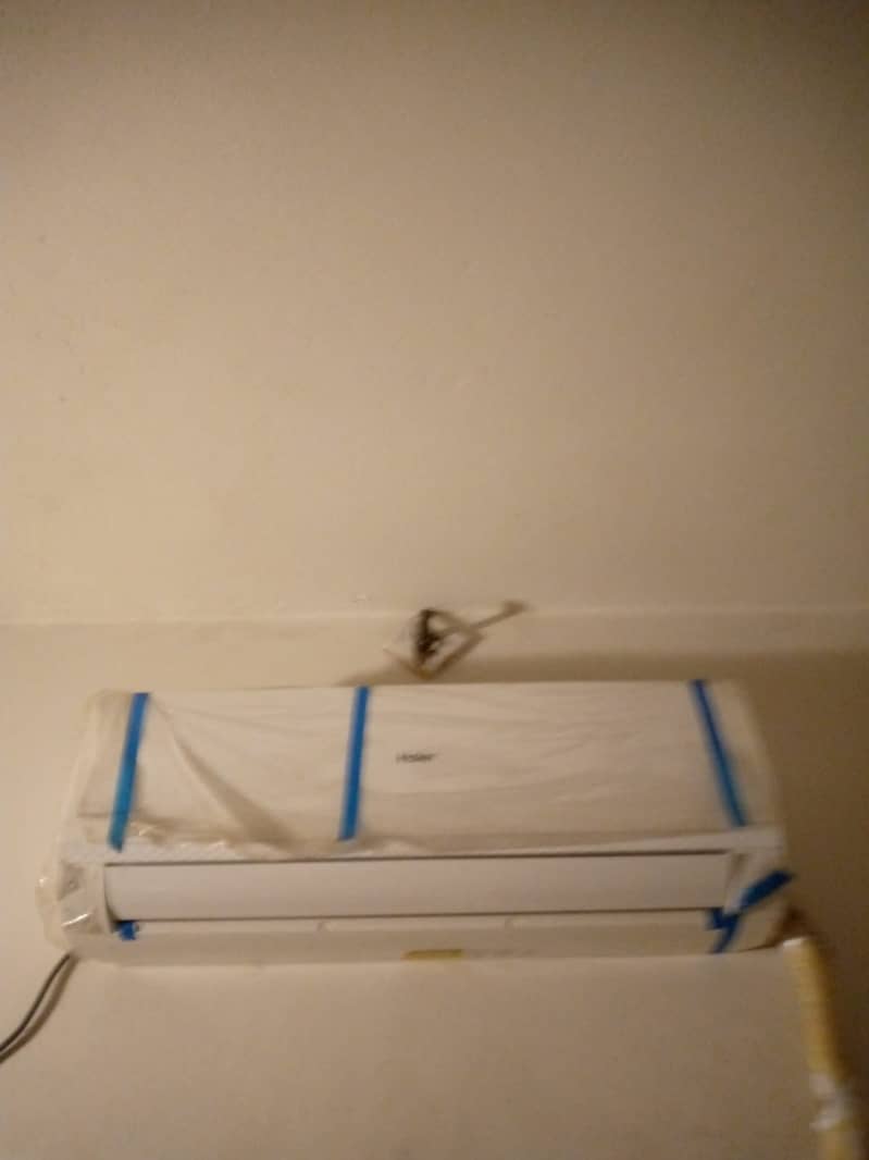 NON INVERTER USED SPLIT AC CONDITION NEW 7