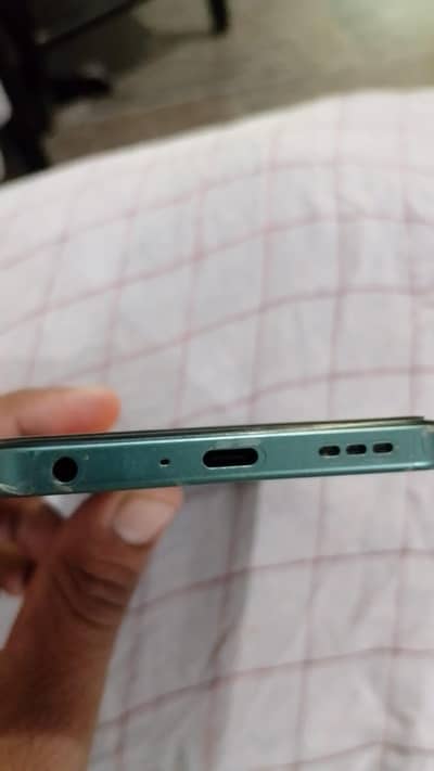 8 month werrenty box and charger available 10/10 condition