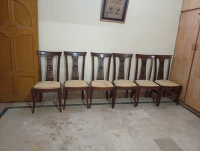 Dining in gud condition is up to sale.