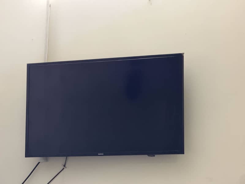 40" LCD 0