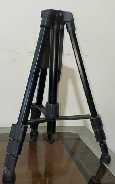 Adjustable Tripod Stand for Mobile & Camera – Good Working Condition