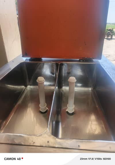 urgent for sale ice cream masheen. .