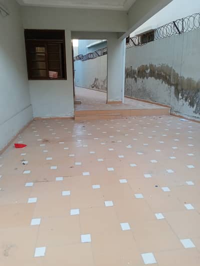 Ground floor 240 sq yd portion (3 bed DD) available in Old Raviyans, Scheme 33