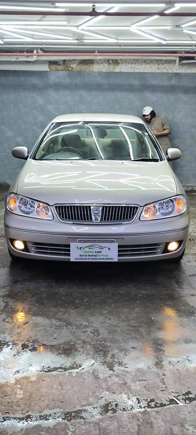 Nissan sunny super saloon top of the line variant