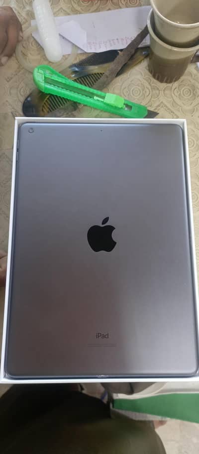 I pad 9 generation with box 10/10 conditions