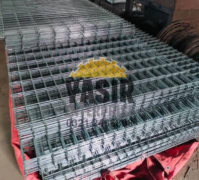 Chain link fence / razor wire / Hesco bags / Welded mesh / Electric