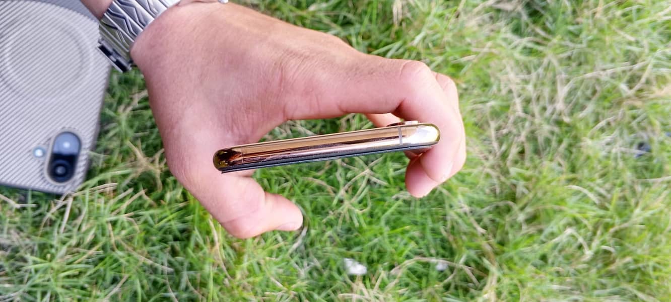 Apple iPhone XS Max 3