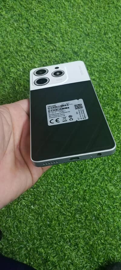 bilkul New Mobile ha mukamal Box sab Kuch original or mukamal ha