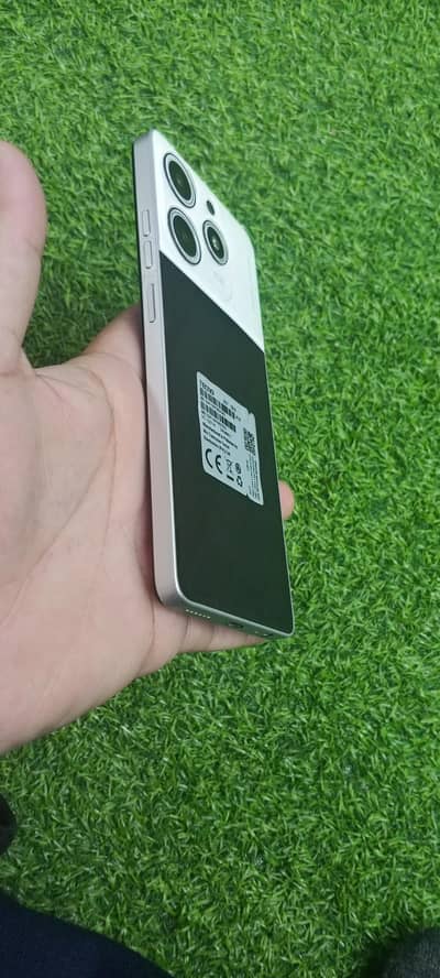 bilkul New Mobile ha mukamal Box sab Kuch original or mukamal ha