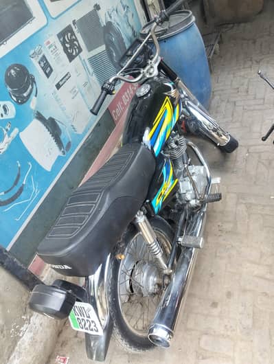 Honda 125 model 11 all ok 10 by 10 kadshan koi Kam ni hona Wala al ok