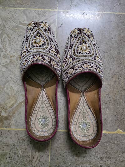 Maroon Khussa, 7 number