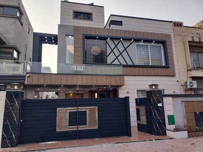 A 10 Marla House Is Up For Grabs In Bahria Town