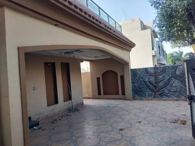 10 Marla House In Beautiful Location Of Bahria Town - Block DD In Lahore