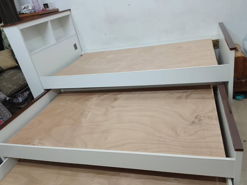 Trundle bed 0