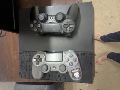 PLAYSTATION 4 500 GB WITH FIFA 26 ORIGINAL DOWNLOADED & 2 CONTROLLERS